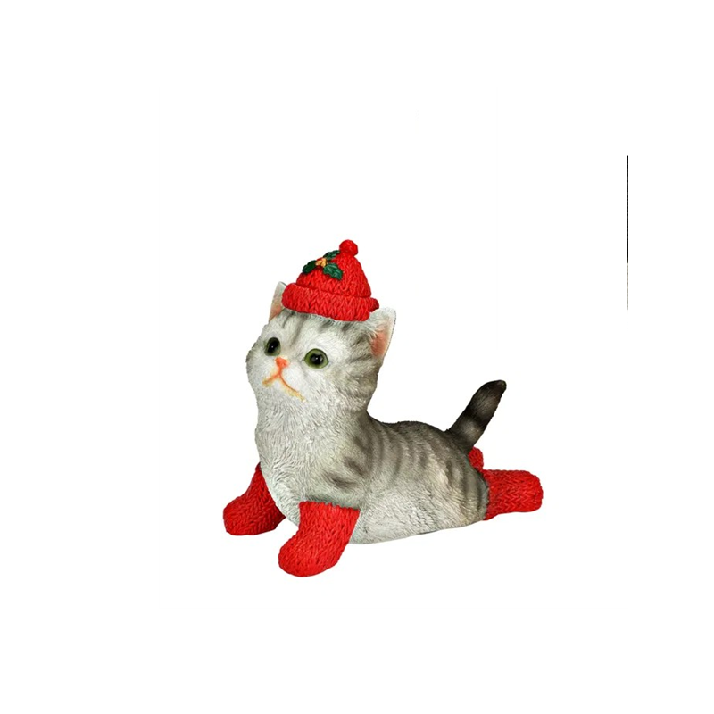 CHAT GRIS CHAUSSETTE ROUGE